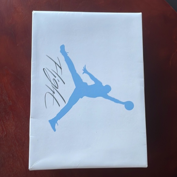 Air Jordan 4 Retro University Blue - Picture 8 of 10